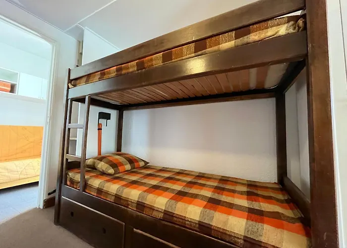 A Pra-loup Avec Balcon Et Vue Sur Montagne - Fr-1-165a-80